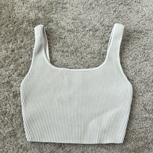 • Aritzia Babaton crop •